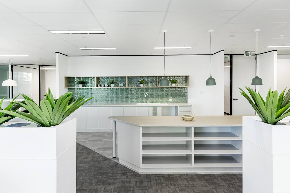 Central Plaza, 475 Victoria Avenue