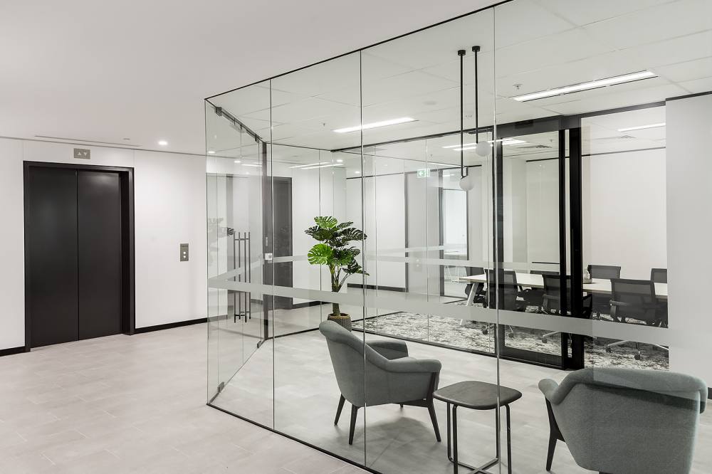 Central Plaza, 475 Victoria Avenue