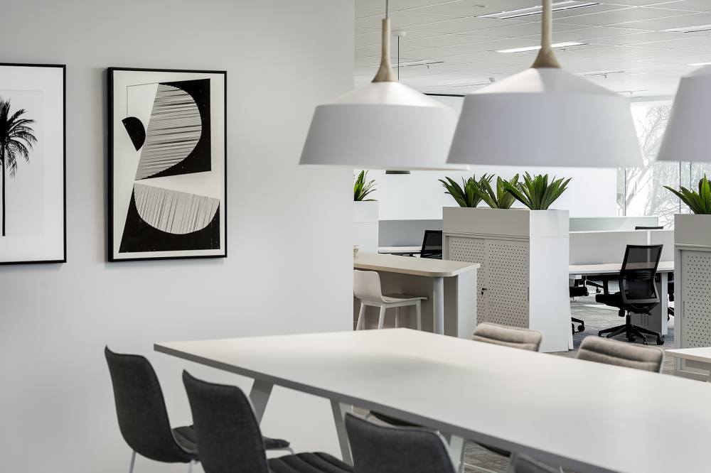 Central Plaza, 475 Victoria Avenue