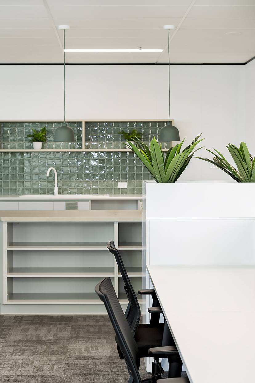 Central Plaza, 475 Victoria Avenue