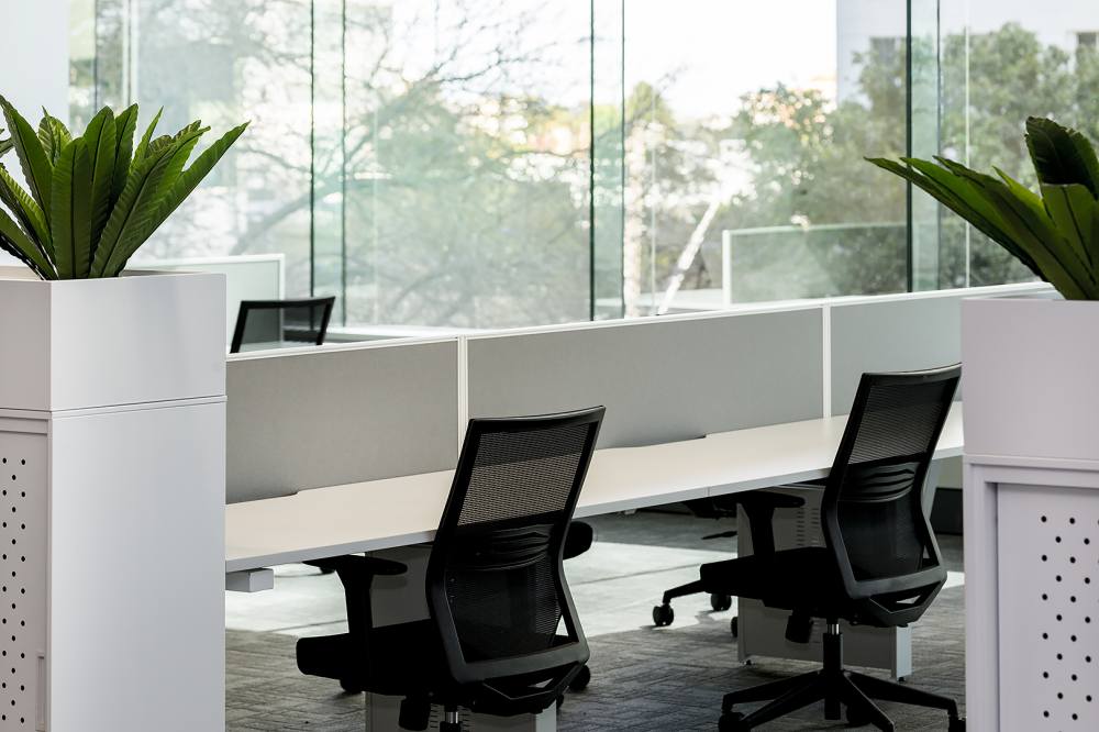 Central Plaza, 475 Victoria Avenue