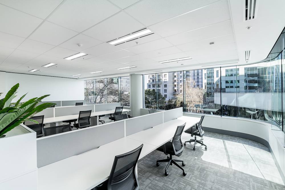 Central Plaza, 475 Victoria Avenue