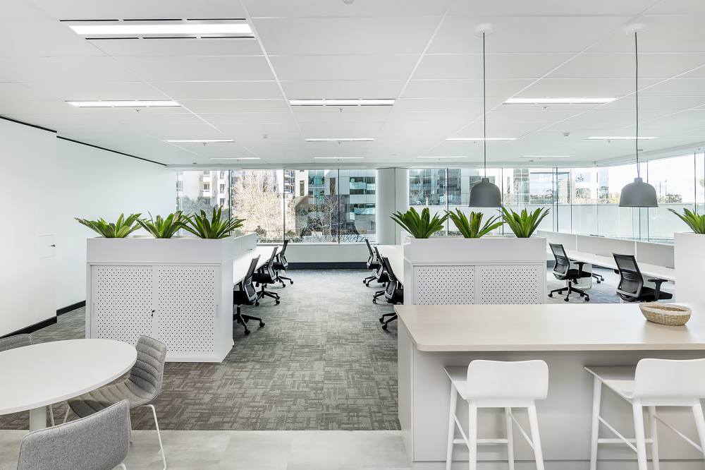 Central Plaza, 475 Victoria Avenue