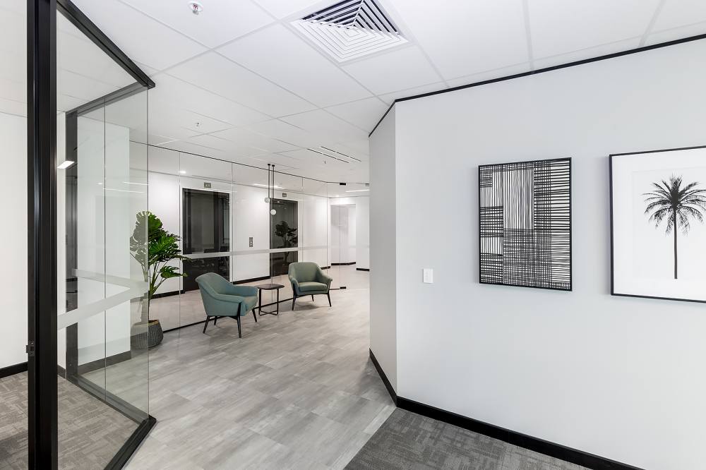 Central Plaza, 475 Victoria Avenue