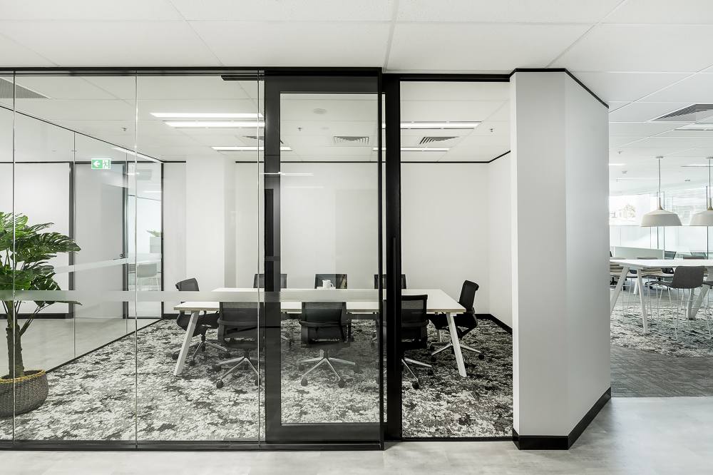 Central Plaza, 475 Victoria Avenue